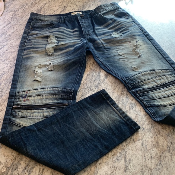 Distressed jeans - Picture 2 of 13